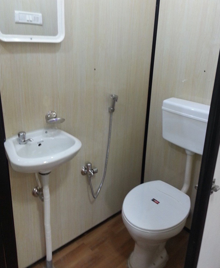 Portable_Toilet_Cabin_Big1